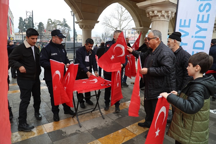 Geyve Belediyesi’nden “As Bayrakları Geyve’m” Kampanyası