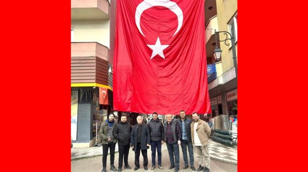 Geyve Camikebir Mahallesi Paşa Sokak Esnafından “Bayrağımıza sonsuza kadar sahip çıkacağız”