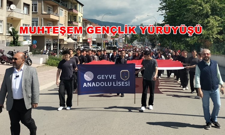 Geyve’de 19 Mayıs Öncesi Muhteşem Gençlik Yürüyüşü.